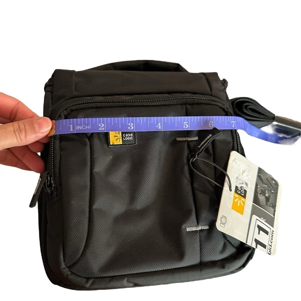 Black Camera Bag with Adjustable Strap and Durable Fabric - Picture 2 of 7
